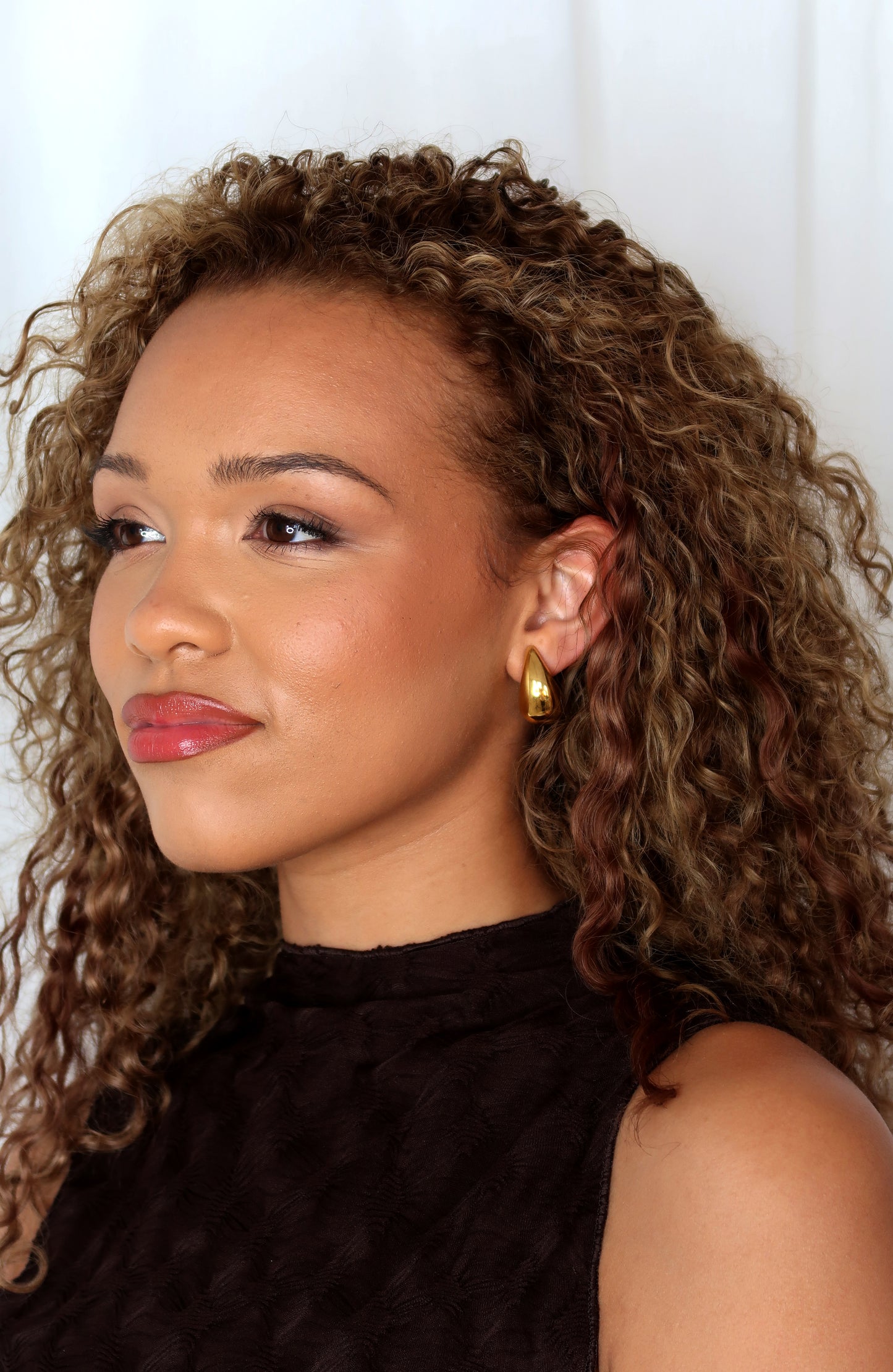 Elari Droplet Stud Earrings