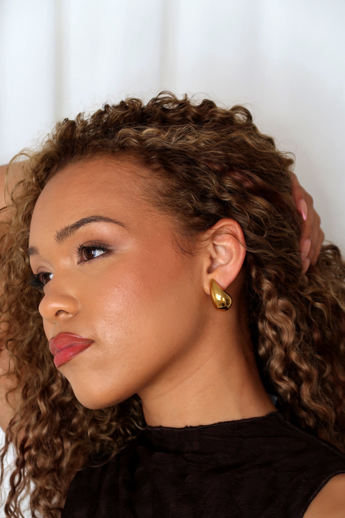 Elari Droplet Stud Earrings